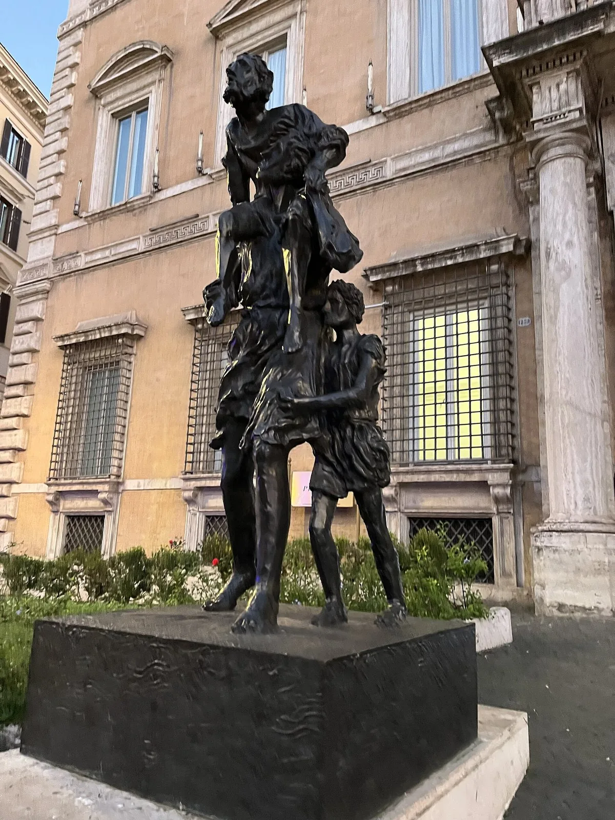 Una via del centro di Roma in una giornata di novembre